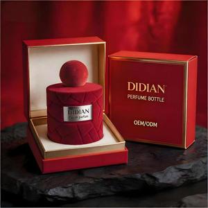 Nouvelle bouteille de parfum en verre rouge unique en velours floqué, vide, de haute qualité, avec pulvérisateur et étiquette personnalisée en alliage de zinc. - Product Image 4