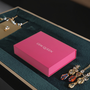 Caja de Regalo Moderna Rosa Personalizada con Estampado Plateado, Grosor de 2 mm, Laminación Mate, Cierre Magnético, Esponja para Recubrimiento UV - Product Image 3