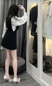 ชุดเซ็ตเสื้อเชิ้ตสีพื้นผ้าทอปกปีเตอร์แพนสีน้ำเงินสำหรับผู้หญิง แต่งขอบสีขาว กางเกงขาสั้นทรงปกติ ผลิตในเวียดนาม - Product Image 4