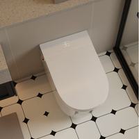 Toilette intelligente automatique moderne de luxe, toilette intelligente suspendue au mur, toilette de salle de bain intelligente