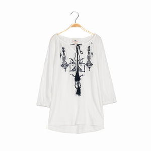 Blusa Infantil con Diseños Bordados Rumano en Color Dorado del Mercado Chino - Product Image 4