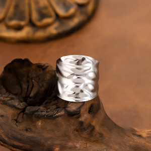 Anillo Abierto Grueso de Acero Inoxidable con Baño de Oro de 18k, Estilo <span class=keywords><strong>Punk</strong></span>, Impermeable, Anillo de Sello Martillado, Venta al por Mayor de Joyería de Moda - Product Image 3