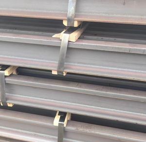 Rieles de Acero para Ferrocarril Estándar ASTM <span class=keywords><strong>AREMA</strong></span> 115RE 136RE con Precio de Fábrica y Tiempo de Entrega Rápido - Product Image 1