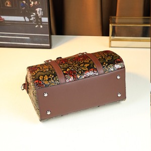 Borsa a Tracolla Portatile da Donna con Fiori Incisi in Stile Retrò - Product Image 3