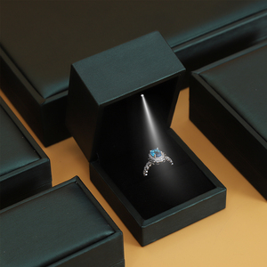 SIFOO Scatola per Gioielli Personalizzata con Logo LED e Velluto, Set di Scatole <span class=keywords><strong>in</strong></span> Pelle Verde per Collana, Anello e Bracciale, Lussuosa Scatola per Gioielli con Luce LED - Product Image 5