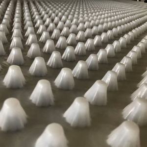 Tabla de drenaje de plástico de alto flujo con canales para paisajismo y drenaje trasero de muros de contención - Product Image 2