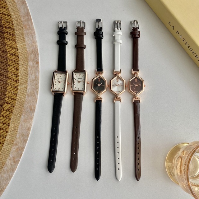 Women's Elegant Antique Niche Quartz Watch with Rhombic Plate Roman Small Dial Fashionable Leather Band
