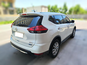 Voiture d'occasion abordable et bon marché <span class=keywords><strong>Nissan</strong></span> X-Trail <span class=keywords><strong>2017</strong></span> 2.0L CVT 2WD SUV <span class=keywords><strong>blanc</strong></span> Voitures d'occasion à l'exportation - Product Image 4