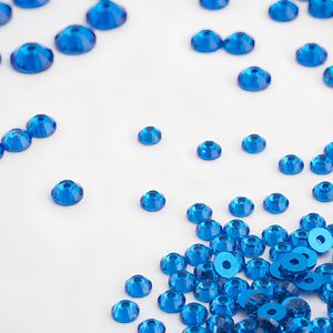 Brillantes pedrerías de resina epoxi azul Capri YAXI 243-6 de 6 mm con parte trasera plana y orificio central en forma de diamante para coser, accesorios de joyería - Product Image 3