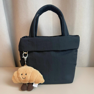 กระเป๋าสะพายไนลอนแบบยูนิเซ็กซ์  บุโพลีเอสเตอร์  จุของได้เยอะ  น้ำหนักเบา  พกพาสะดวก  เหมาะสำหรับทำงานและพักผ่อน  ใช้ได้ทุกฤดู - Product Image 1