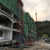Monte-charge à portique SSE 1,6 tonne avec dispositif anti-chute en cas de rupture de câble pour matériaux de construction
