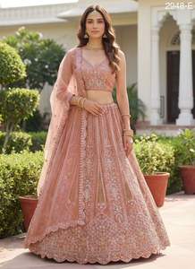 Collection de vêtements de mariée indiens en velours Fabzone modèle FZBELLA avec travail Zarkhan pour les mariées, en stock - Product Image 3