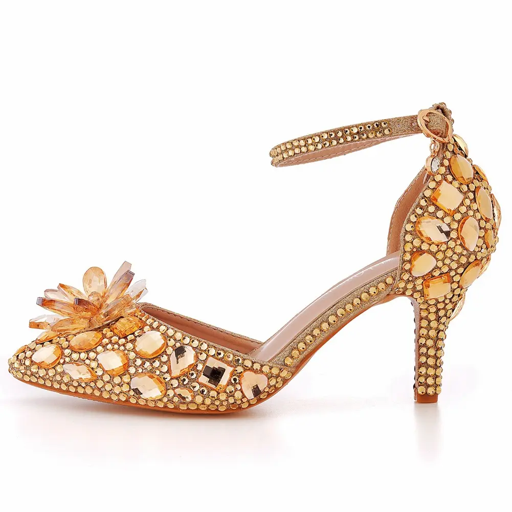 Туфли-лодочки на золотом каблуке с острым носком и кристаллами