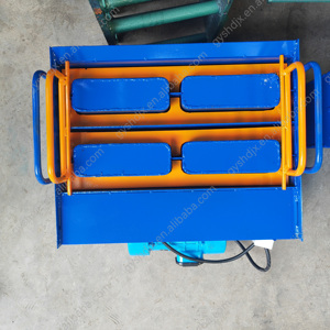 Machine à briques creuses portable 110V, conception industrielle pour petits travaux, livraison rapide, équipement manuel pour blocs de ciment, prêt à être expédié - Product Image 3
