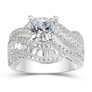 Anillo de Compromiso con Diamante Corte Princesa Q609, Oro Blanco, Color D Natural, Piedras Laterales Baguette, para Mujer - Product Image 2