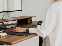 Support d'écran en bois moderne avec tiroirs de rangement dissimulés, organisateur de bureau pour la maison et le bureau