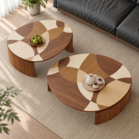 Ensemble de tables basses rondes en bois entrelacées avec côtés incurvés, paire gigogne à deux hauteurs pour petits espaces, mobilier de salon