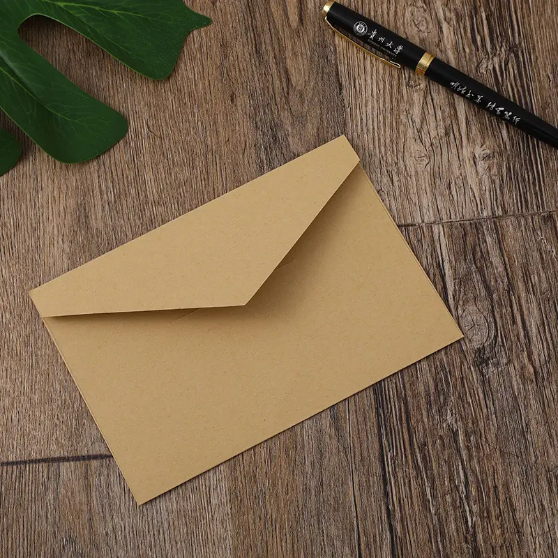 Envelope de papel Kraft marrom branco para envio, envelope retrô de 150 gramas, logotipo impresso, envelope de papel Kraft