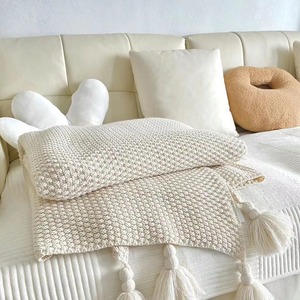 Manta de punto con borlas de lana, diseño casual, estilo nórdico minimalista, para sofá, oficina o siesta, con borlas. - Product Image 1