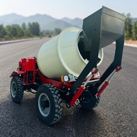 Bon prix, camion malaxeur à béton autochargeant de 0,8 m³, 24 km/h, mini malaxeur à béton mobile autoalimenté pour les projets de construction ruraux
