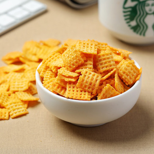 Zhaohui Corteza de arroz Comida instantánea Snack Chinois Saludable Grano Base Snack Tomate Sabor Arroz Patatas fritas - Product Image 4