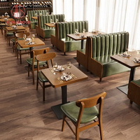 Meubles de café commerciaux modernes, tables basses en bois avec chaises en cuir vert et banquette pour restaurant et café