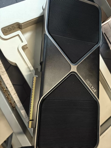 การ์ดจอ RTX 5080 16GB GDDR7 PCIe 5.0 X16 สำหรับเดสก์ท็อป เล่นเกมส์ ดีลีลีนท์ ฝึกสอน AI พร้อมพัดลมระบายความร้อน - Product Image 6