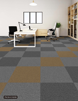 Moquette de bureau en nylon de couleur unie 50*50cm, carreaux de moquette de sol modernes avec dos en PVC
