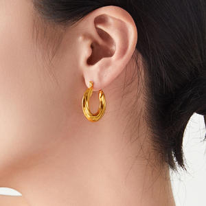 Pendientes de joyería clásica, nuevo diseño, acero inoxidable 316L de alta calidad, pendientes CC geométricos chapados en oro de 18 quilates para mujer - Product Image 3