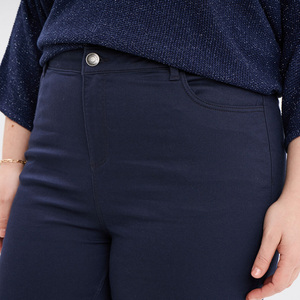 Pantalon slim élasthanne extensible pour femme conçu pour un look élégant et un usage quotidien parfait pour les tenues décontractées de bureau et de voyage - Product Image 3