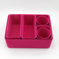 Ensemble de rangement compact pour appartement, style moderne et tendance, paniers et bacs de rangement en feutre pour articles divers