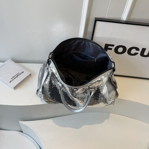 <span class=keywords><strong>Sac</strong></span> <span class=keywords><strong>de</strong></span> voyage léger en polyuréthane pour femmes nouvelle tendance <span class=keywords><strong>sac</strong></span> à main Duffle à paillettes avec <span class=keywords><strong>sac</strong></span> <span class=keywords><strong>de</strong></span> <span class=keywords><strong>sport</strong></span> étanche <span class=keywords><strong>de</strong></span> grande capacité - Product Image 6