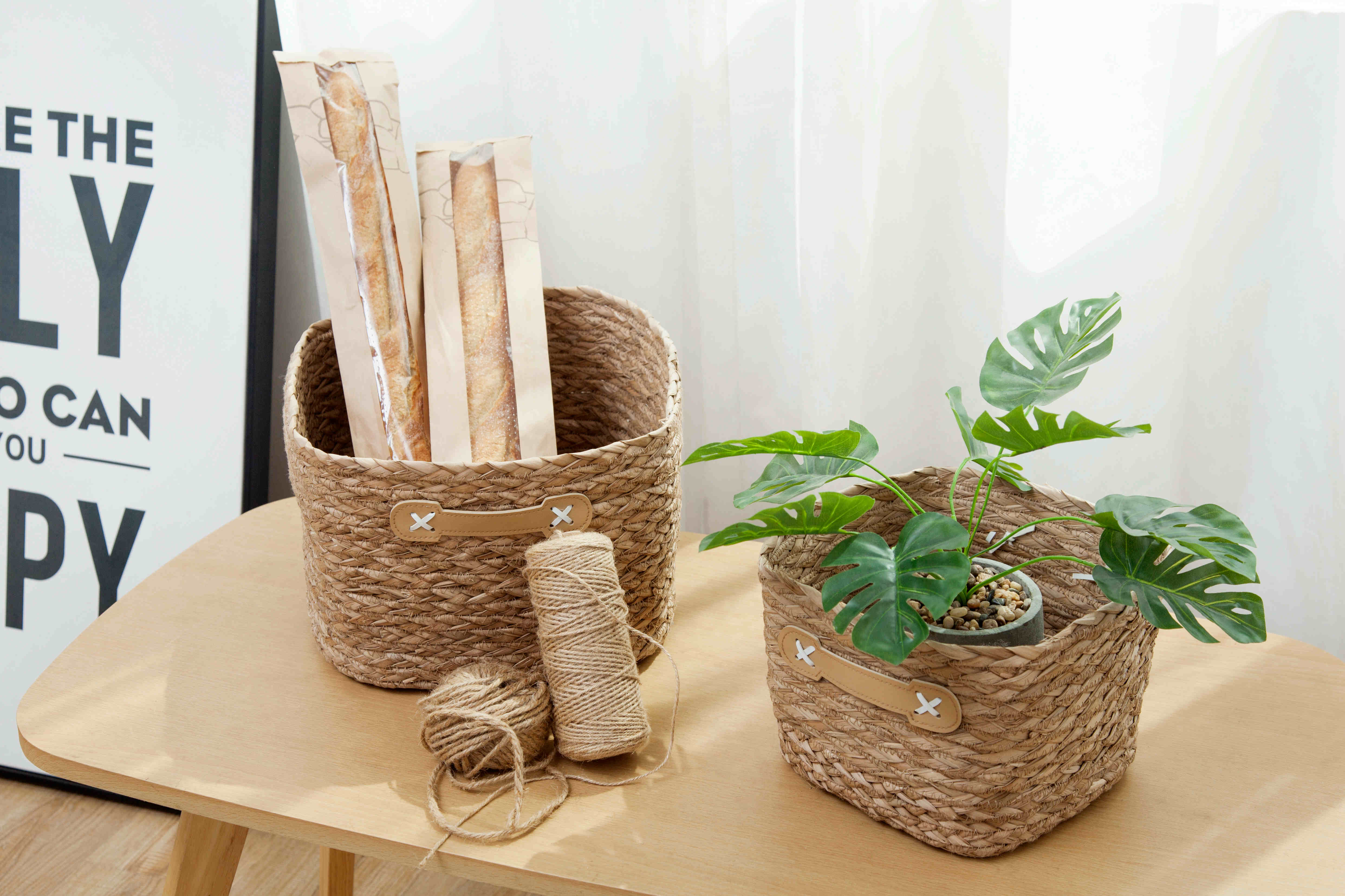 天然稻草材料藤制海草圆形开放式手工编织编织储物篮,带绳手柄