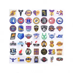 Logotipo personalizado esportes equipe pvc entupimento sapato encantos para entupimento sapatos decoração personalizada entupimento encantos para equipe de basquete atacado