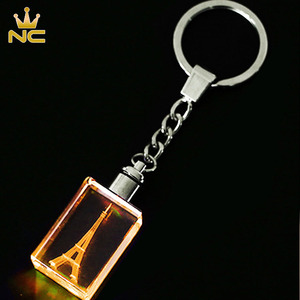Giá Rẻ Thay Đổi Đầy Đủ Màu Sắc LED Ánh Sáng <span class=keywords><strong>3D</strong></span> Laser Khắc Tháp <span class=keywords><strong>Eiffel</strong></span> Tinh Thể Tùy Chỉnh Keychain - Product Image 3