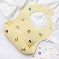 Bavoirs réglables non toxiques et étanches pour bébés, bavoirs en silicone à impression mignonne pour enfants, fermeture à bouton, fourniture OEM, expédition prête