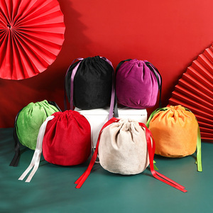 Listo para enviar Bolsas de regalo de terciopelo de Halloween Patrón de murciélago Bolsa con cordón Decoración de Halloween Forma de murciélago rojo Bolsas de regalo con cordón - Product Image 2