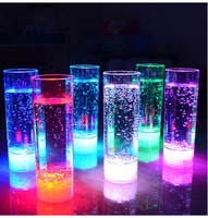 Gobelet lumineux LED coloré, versez de l'eau sur le gobelet à induction lumineux en forme d'ananas, bar, verre à bière changeant de couleur, gobelet transparent