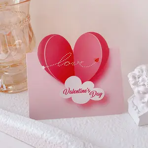 עיצוב חדש בכתיבה ידנית של כרטיסי ברכה לחתונה של ולנטיין עם מעטפת