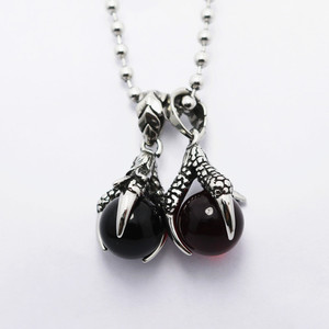 Colgante de garra de dragón de acero inoxidable yunnique con piedra preciosa negra, regalo de joyería temática para hombre - Product Image 1