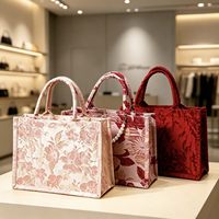 Sacs fourre-tout en toile personnalisés de grande capacité, recyclables, de luxe, durables, pour femmes, avec lettres en relief et poignée en perles, vente en gros