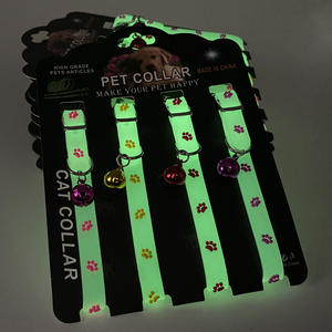 Colliers rougeoyants pour animaux de compagnie de chat de motif de coeur avec des cloches brillent <span class=keywords><strong>la</strong></span> <span class=keywords><strong>nuit</strong></span> chiens chats collier Pet Glow in Dark Collar - Product Image 5
