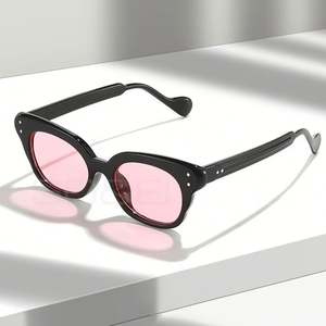 Lunettes de soleil œil de chat pour femme, mode été 2025, personnalisables avec logo, protection UV400, forme papillon, rivets, style punk - Product Image 3