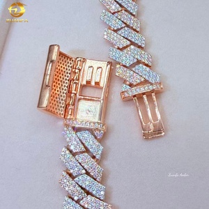 Cadena de Eslabones Cubanos de Plata S925 con Base de Dos Tonos en Oro Blanco y Rosa de 14K y Moissanita VVS de 14MM - Product Image 3