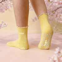 Chaussettes de yoga et de Pilates antidérapantes en coton bleu à volants avec logo personnalisé Bright Spring pour femmes