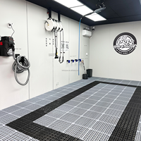 Dalles de sol modulaires ignifuges en PP pour garage, revêtement de sol emboîtable pour concessionnaires automobiles, ateliers et salles d'exposition