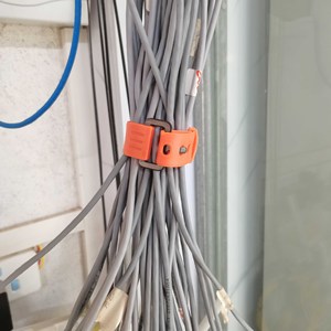 Attaches de câbles multi-usages noires et orange 4832 cm en caoutchouc avec boucle métallique pour la fixation de bagages et de marchandises - Product Image 3