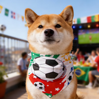 Pañuelo triangular ajustable para perro con estampado de fútbol - Babero deportivo para mascotas, ideal para cachorros, gatos y fiestas.