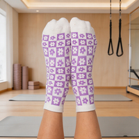 Calcetines de Pilates para Mujer con Agarre Antideslizante, Colores Personalizados, ODM, Algodón, OEM, Calcetines de Yoga Jacquard hasta el Tobillo para Dama con Agarre de Silicona
