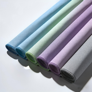 Serviette en microfibre premium à effet rafraîchissant instantané, absorbant la transpiration, motif personnalisé et support pour les commandes en gros - Product Image 4